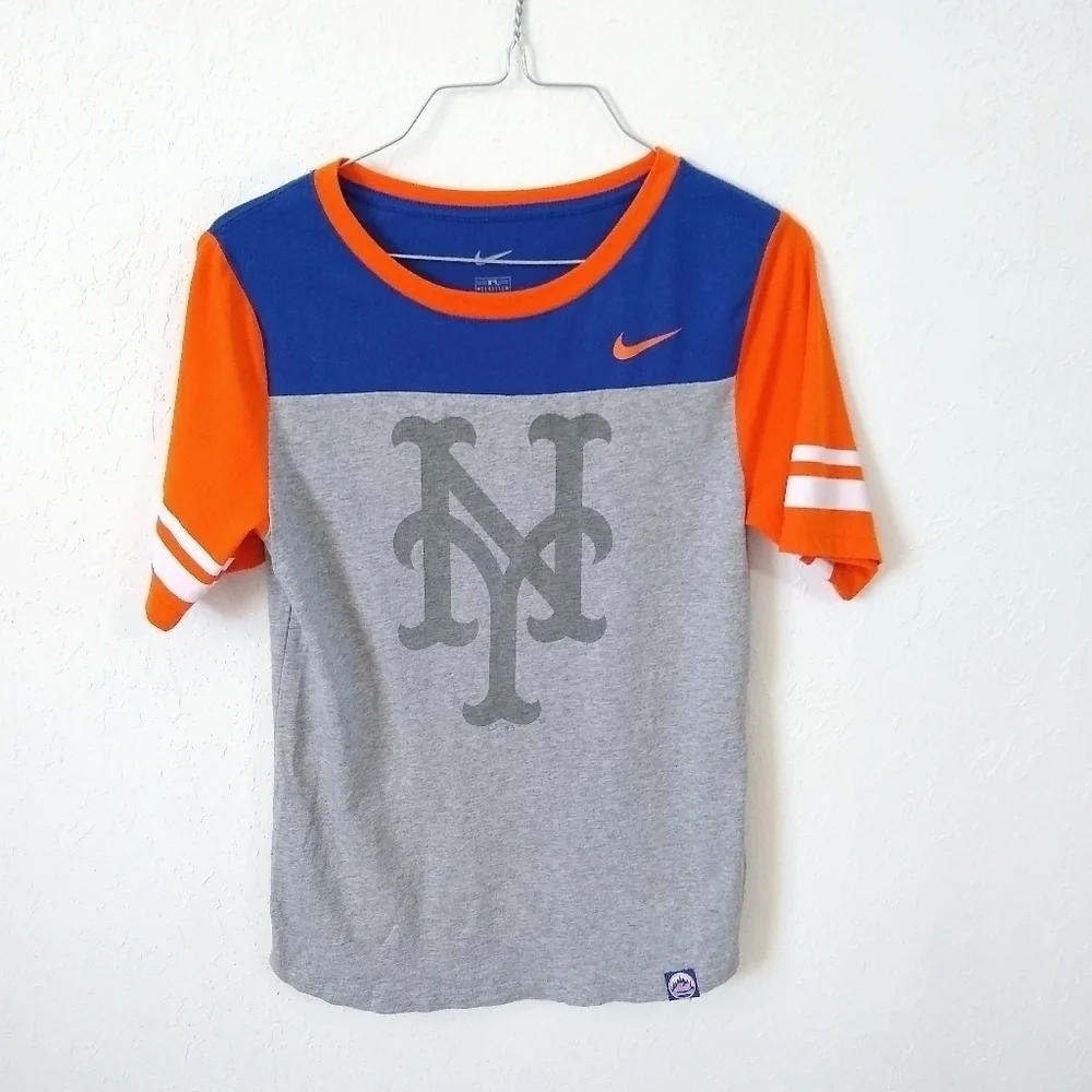 SALE 🛍️ 𝅺NIKE New York Metz team shirt Womens size S